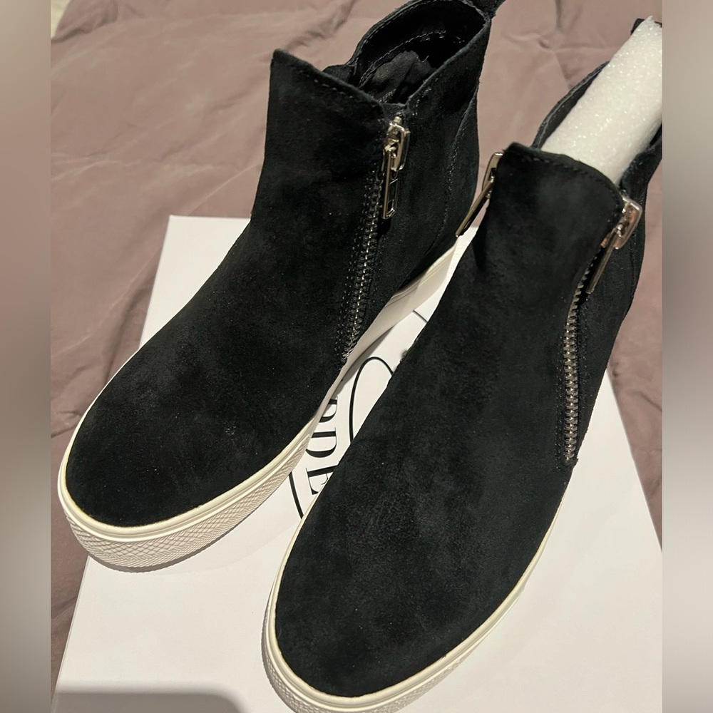 BNIB Steve Madden wedgie black suede size 8.5 women’s